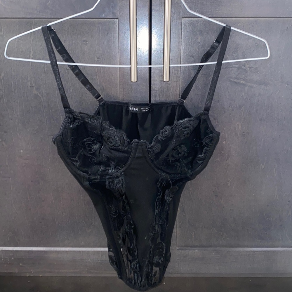 Women’s black top